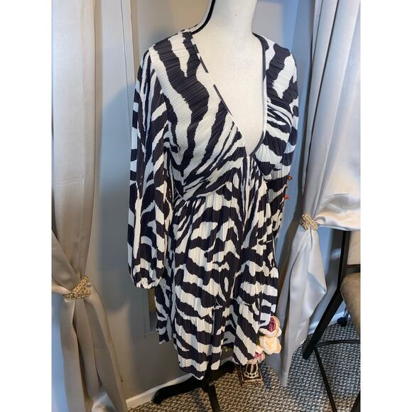 H&M Grey Dark V-Neck Zebra Animal Print A-Line Sleeves Elastic Wristband EUC - Picture 2 of 12